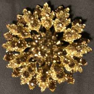 Gorgeous pendant style costume ring